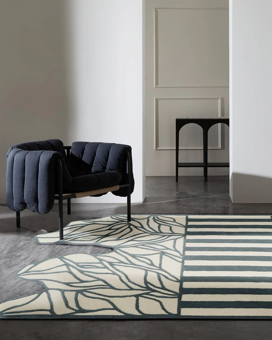 Grey Abstract Leaf Stripe Irregular Rug