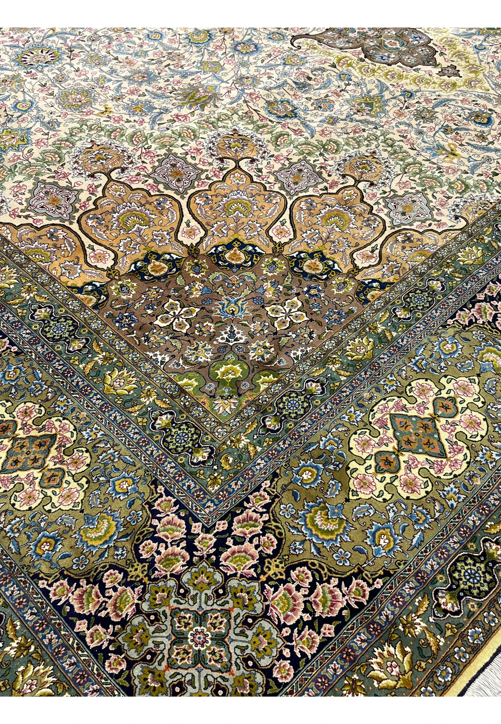 Hand-Knotted Sovereign Heritage Grand Medallion Luxury Wool Rug