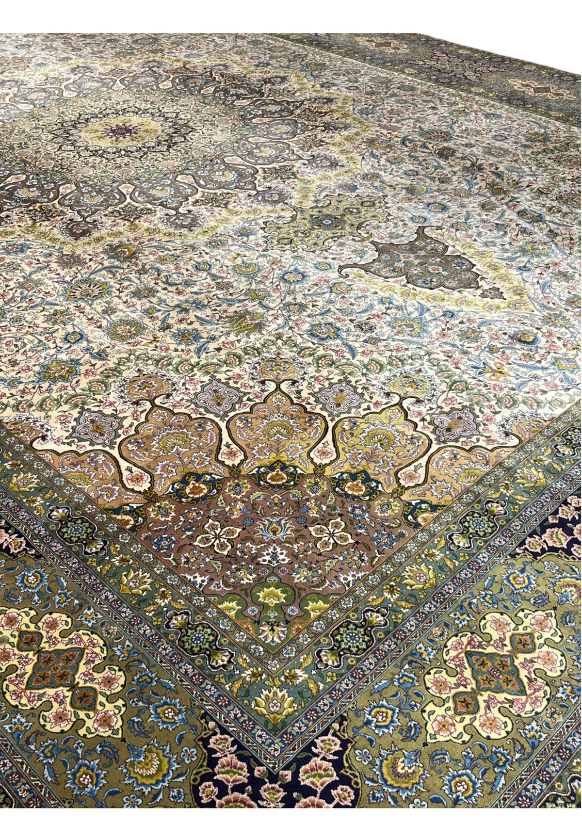 Hand-Knotted Sovereign Heritage Grand Medallion Luxury Wool Rug