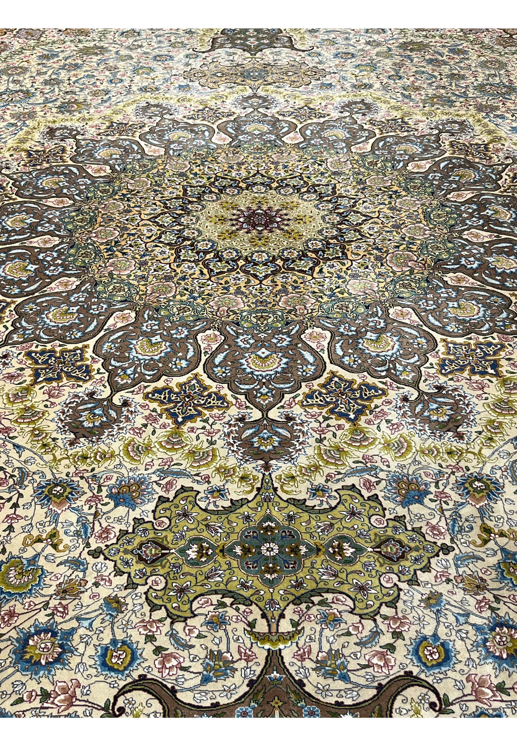 Hand-Knotted Sovereign Heritage Grand Medallion Luxury Wool Rug