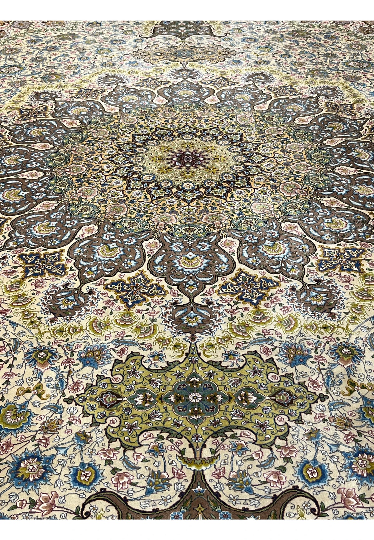 Hand-Knotted Sovereign Heritage Grand Medallion Luxury Wool Rug