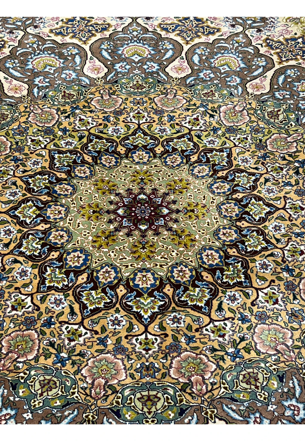 Hand-Knotted Sovereign Heritage Grand Medallion Luxury Wool Rug