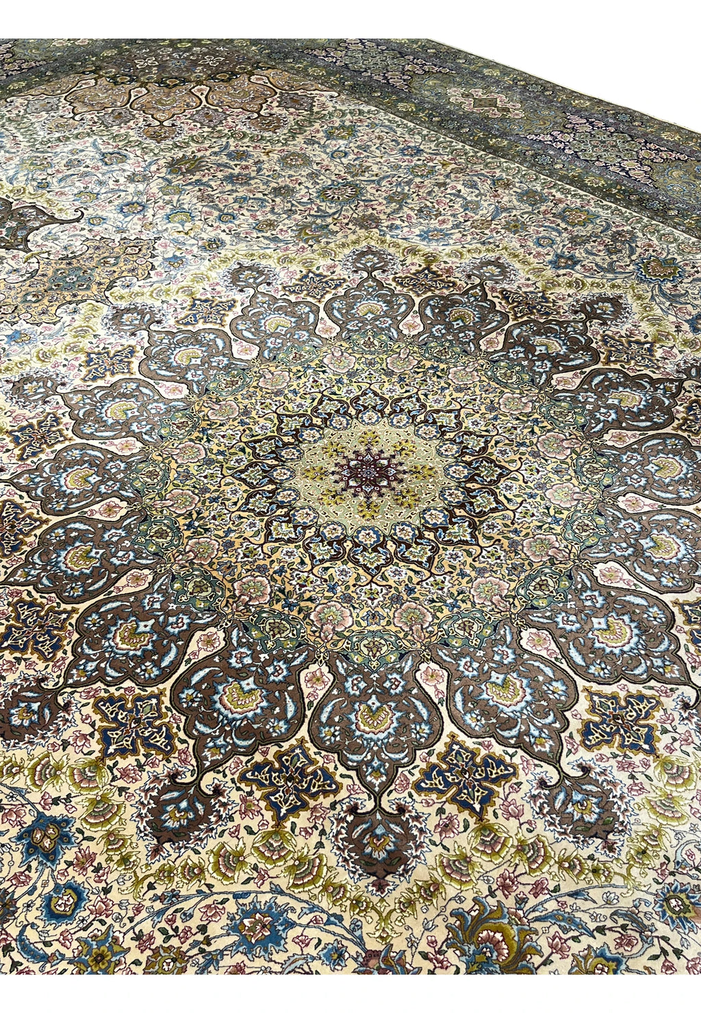 Hand-Knotted Sovereign Heritage Grand Medallion Luxury Wool Rug