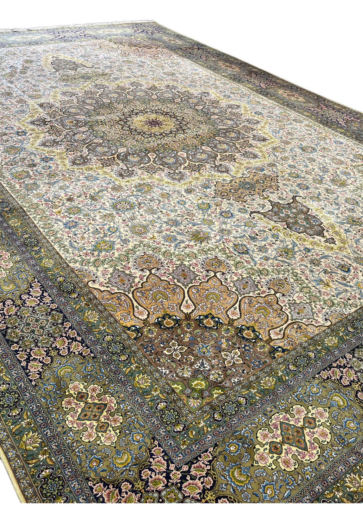 Hand-Knotted Sovereign Heritage Grand Medallion Luxury Wool Rug