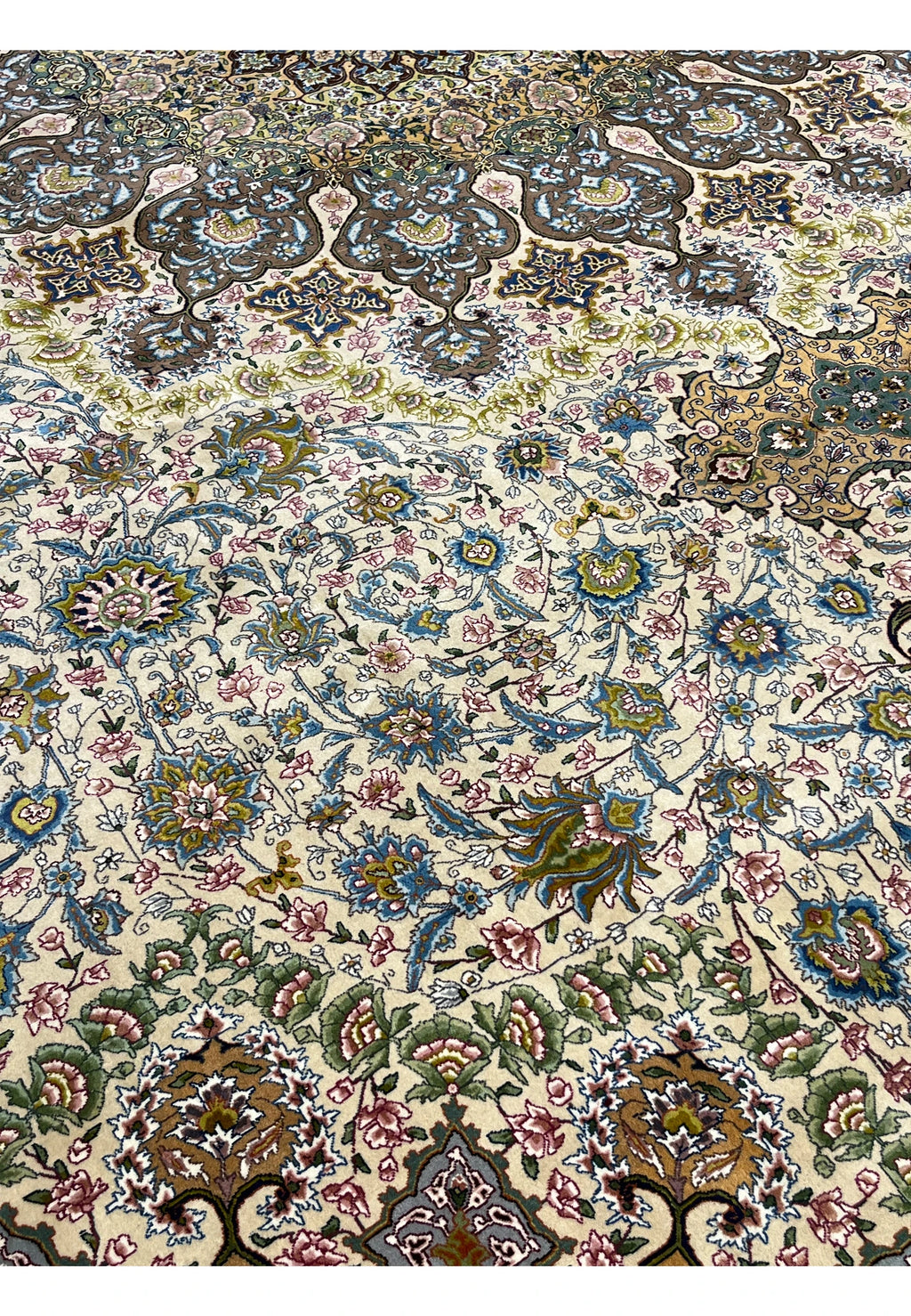 Hand-Knotted Sovereign Heritage Grand Medallion Luxury Wool Rug