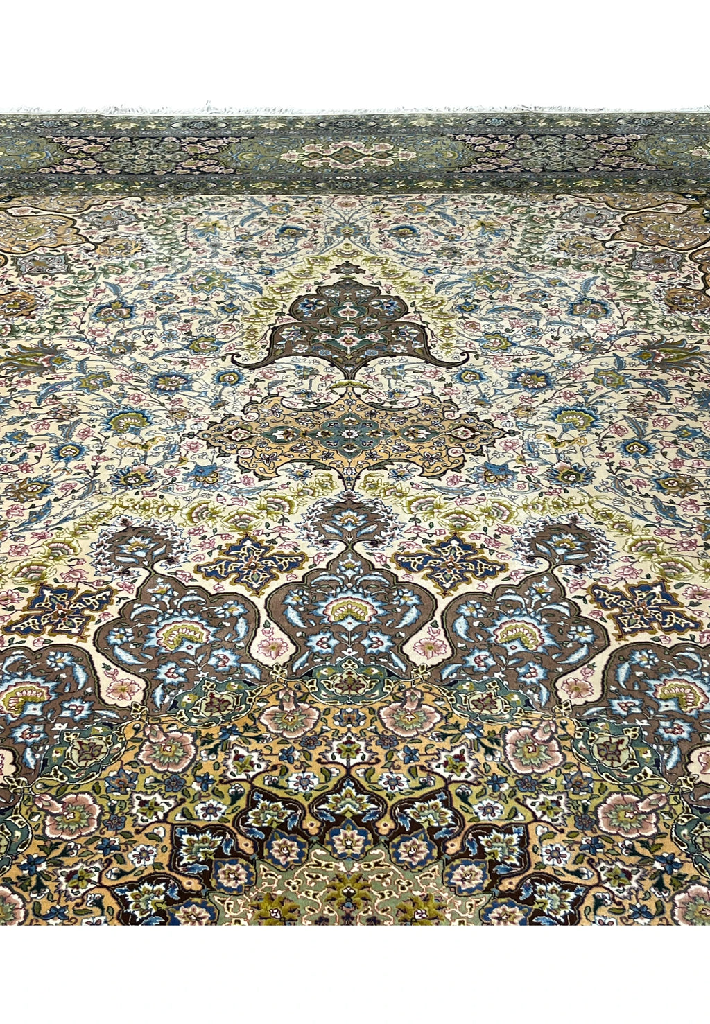 Hand-Knotted Sovereign Heritage Grand Medallion Luxury Wool Rug