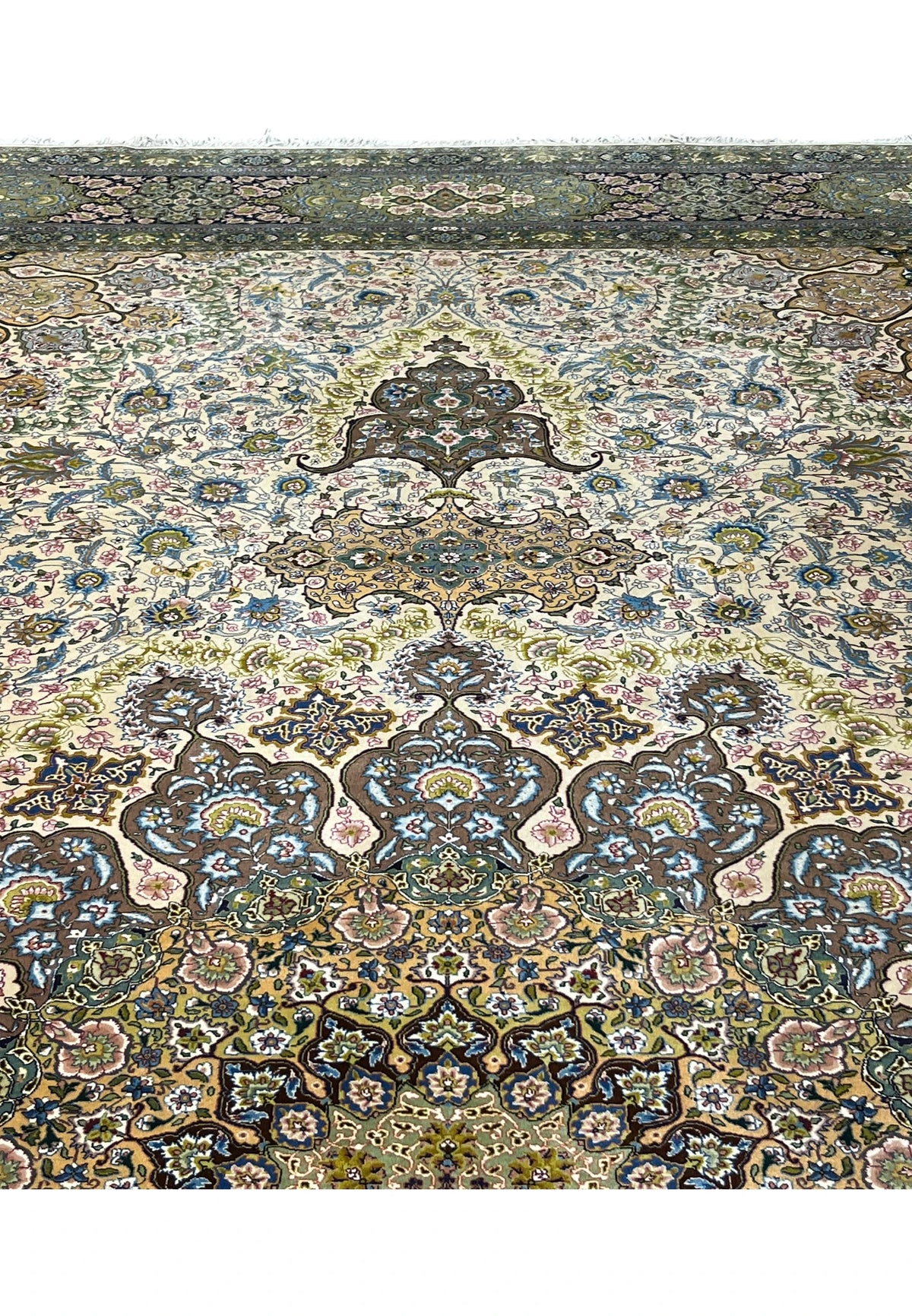 Hand-Knotted Sovereign Heritage Grand Medallion Luxury Wool Rug