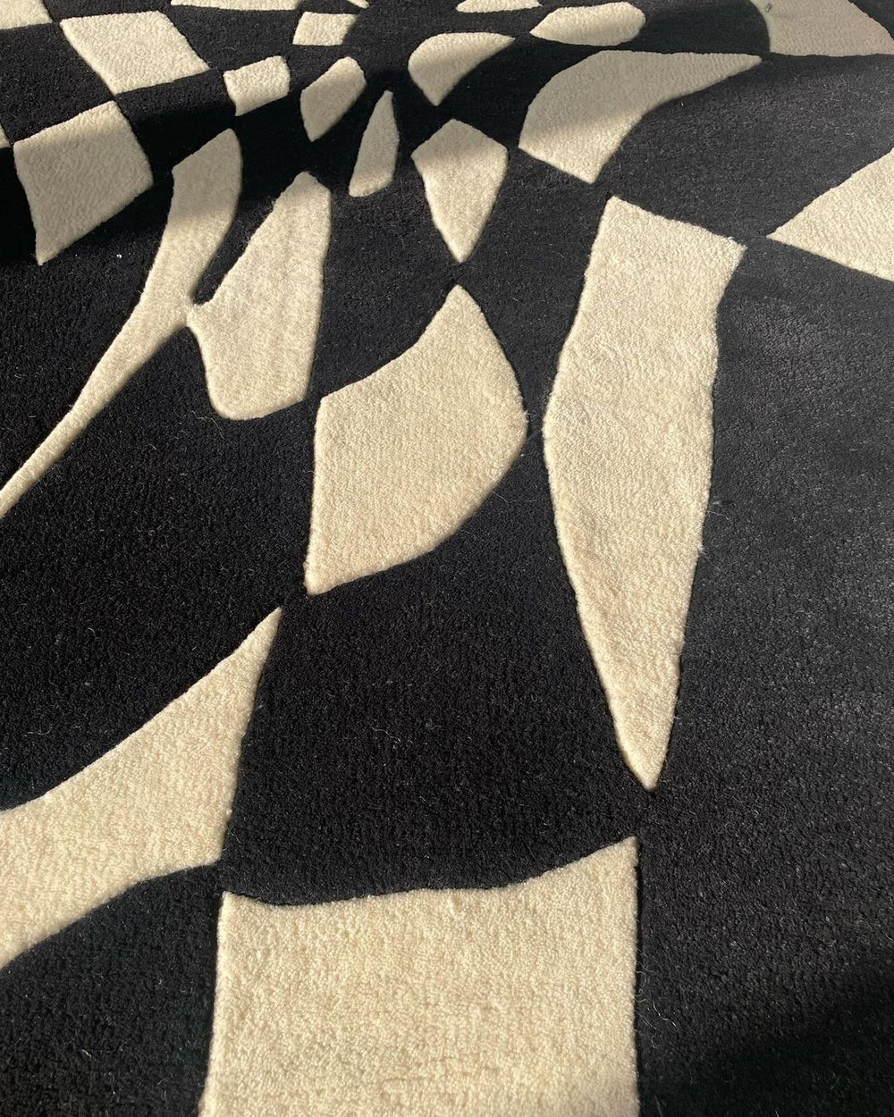 Black Obsidara Contemporary Hand Tufted New Zealand Rug