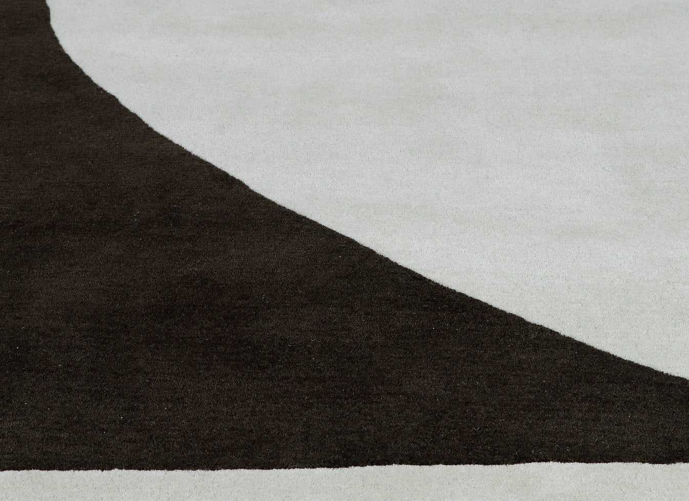 Noir Contour Minimal Irregular Shape Rug
