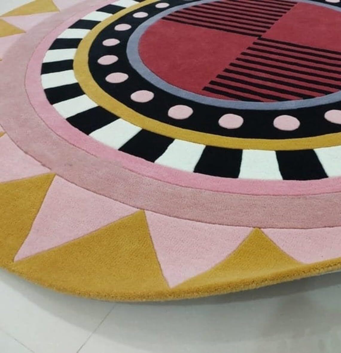 Handmade Tufted Oval Shape Carpet with Super Soft Woolen Carpet for Your Bedroom & Living Room
