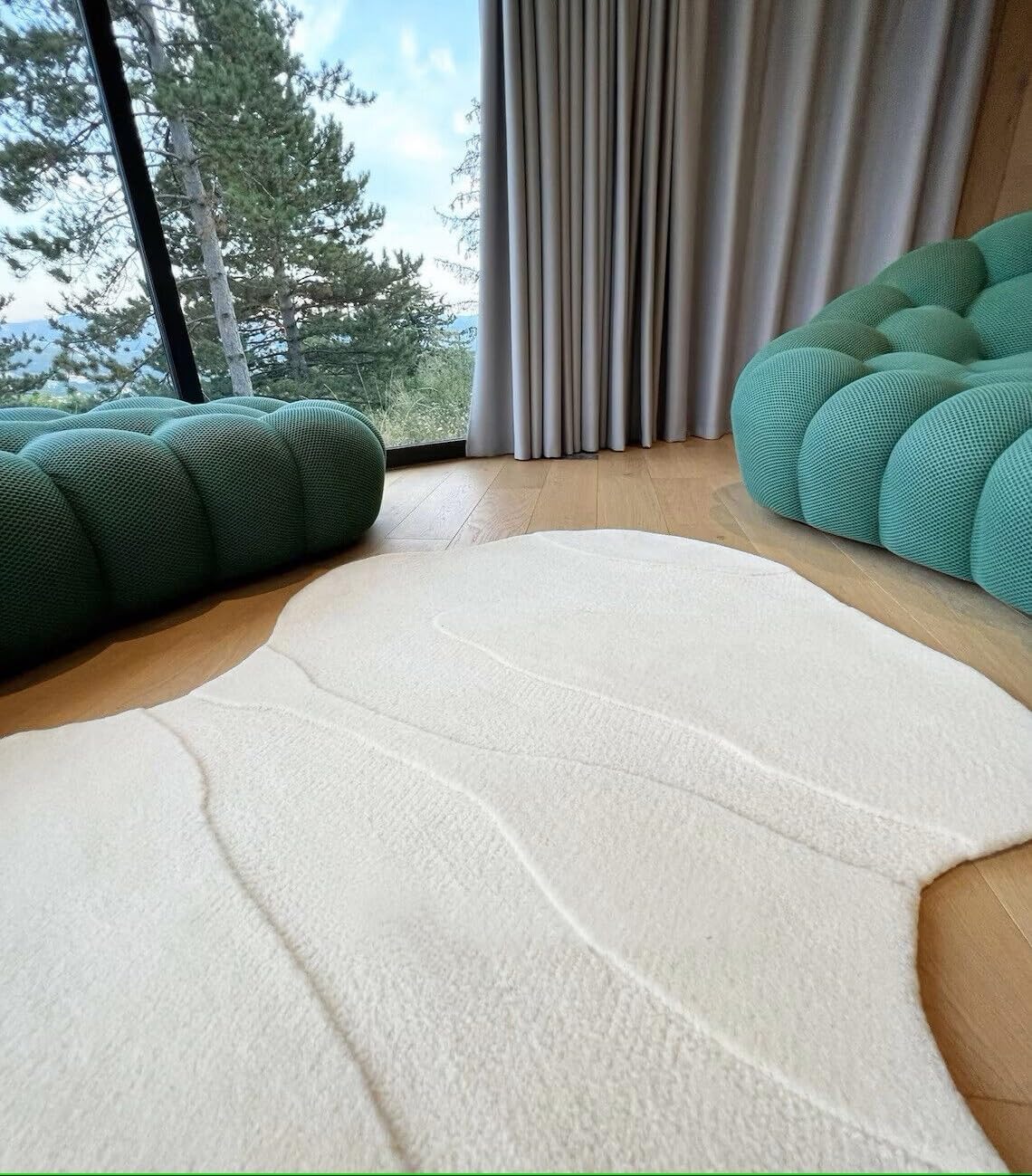 Handmade Tufted Oval Shape Carpet with Super Soft Woolen Carpet for Your Bedroom & Living Room