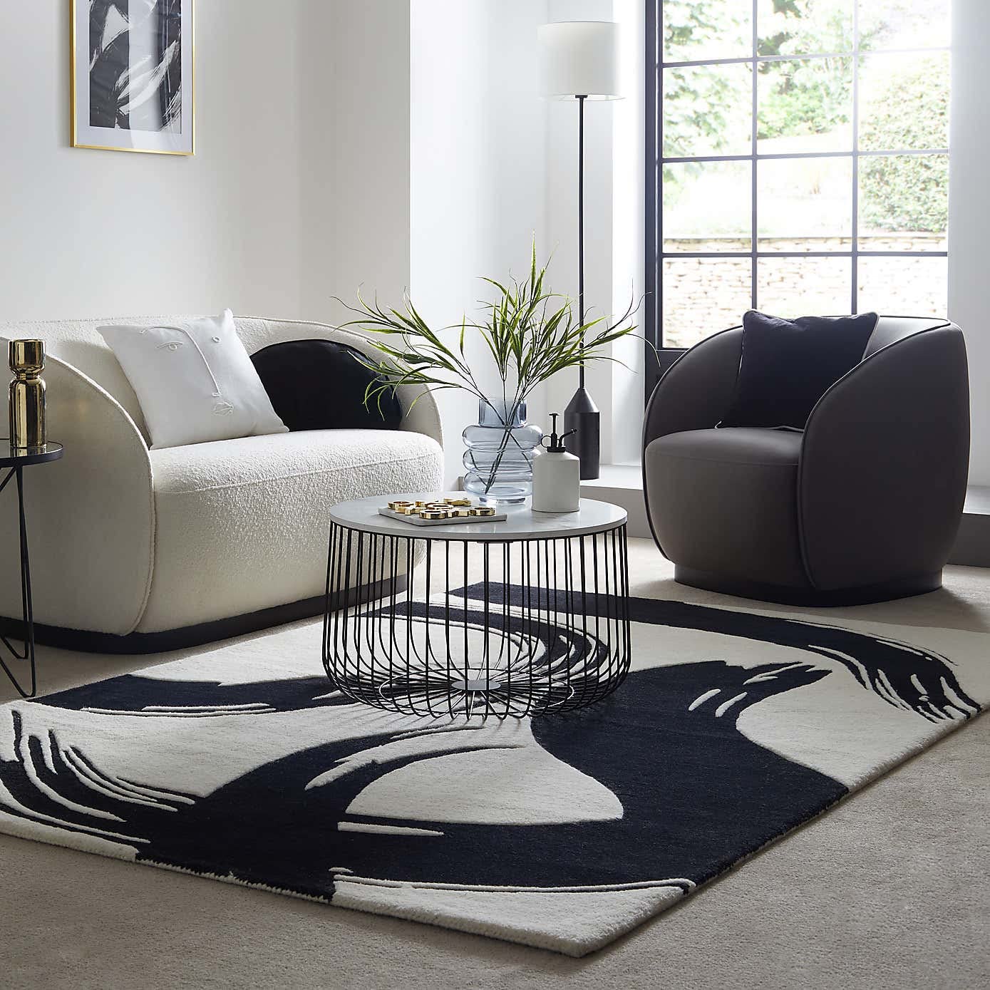 Minimalist Brushstroke Design Carpet