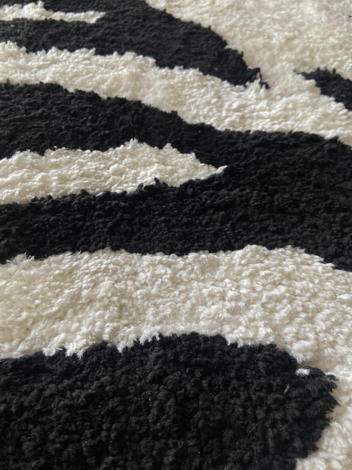 Noir Zebra Wave Textured Shaggy Rug