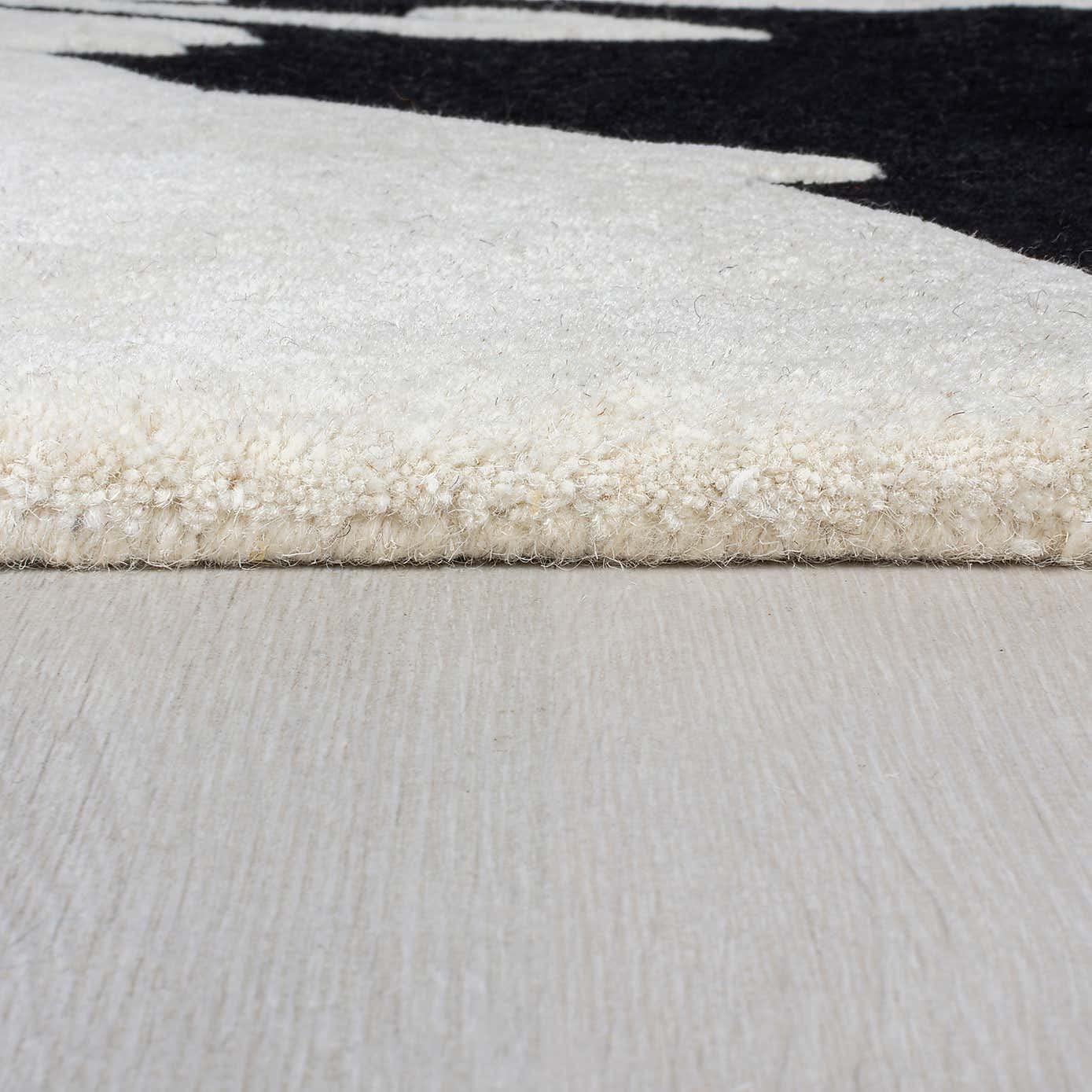 Minimalist Brushstroke Design Carpet