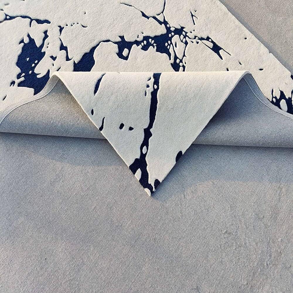 Artistic Fluid Pattern Carpet