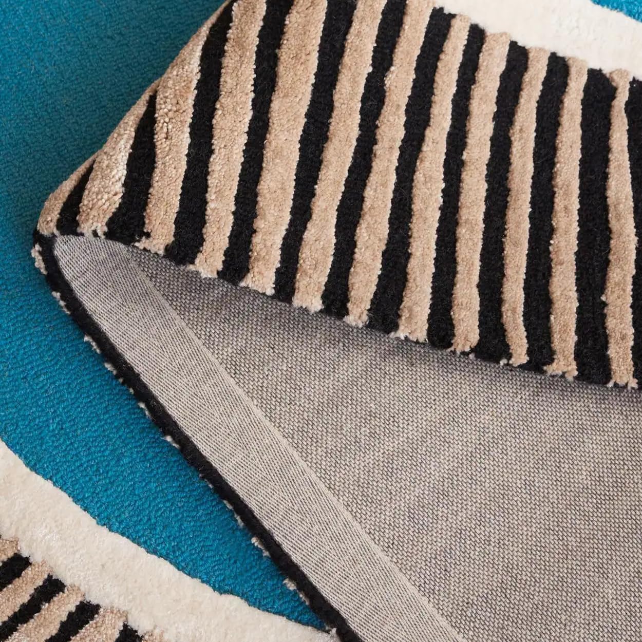 Handmade Tufted Oval Shape Carpet with Super Soft Woolen Carpet for Your Bedroom & Living Room