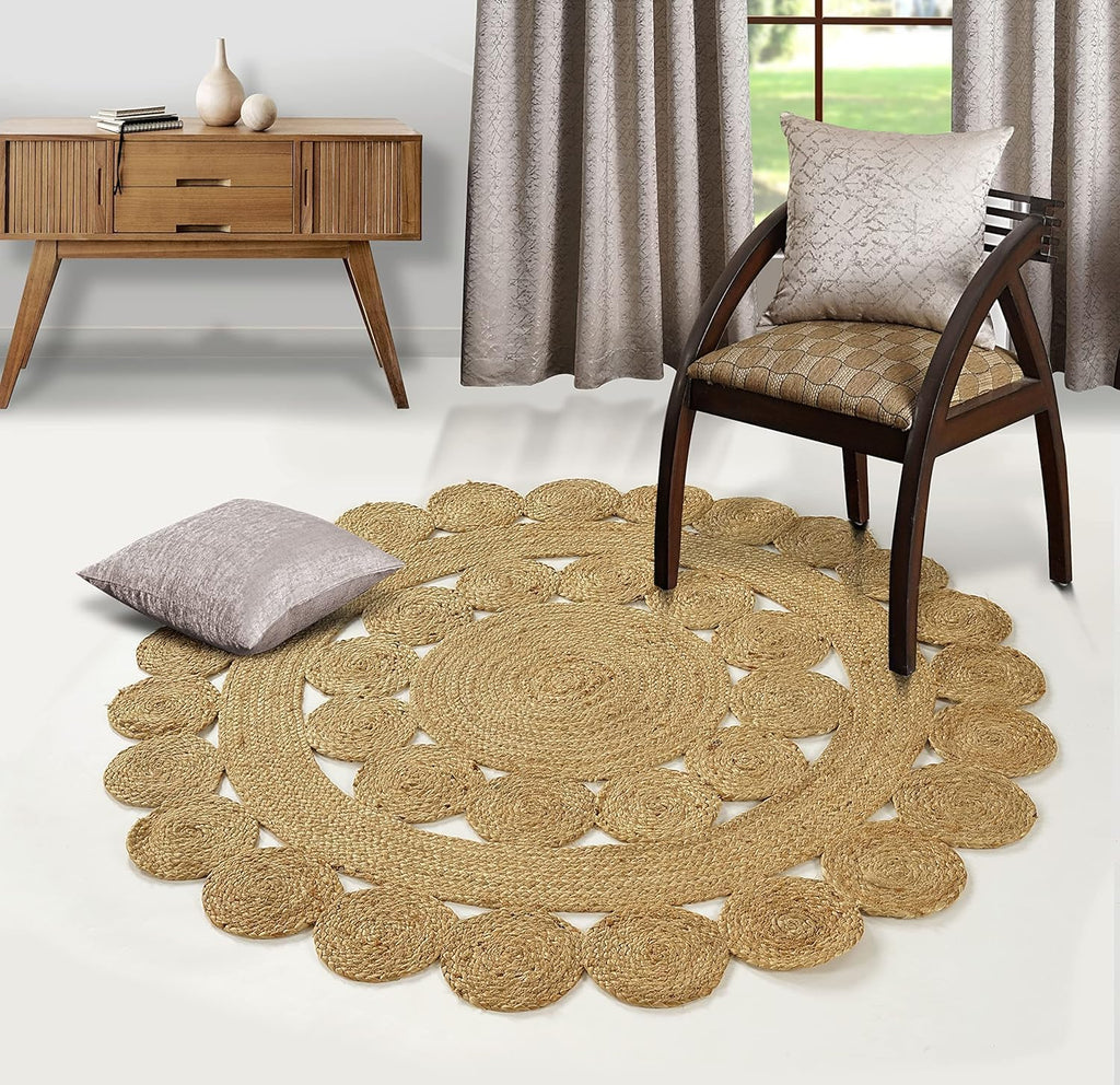 Decorative Round Carpet with Layered Ring Pattern