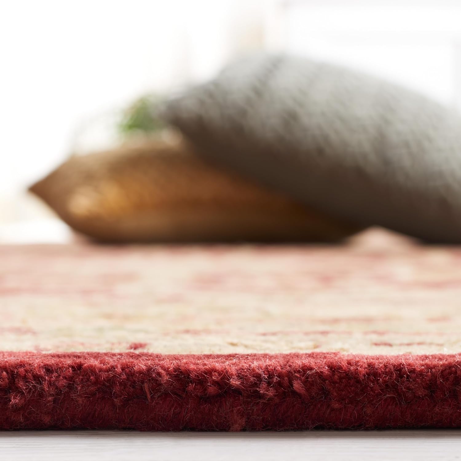 Export Quality Handmade Woollen Round Carpet – Timeless Floral Elegance