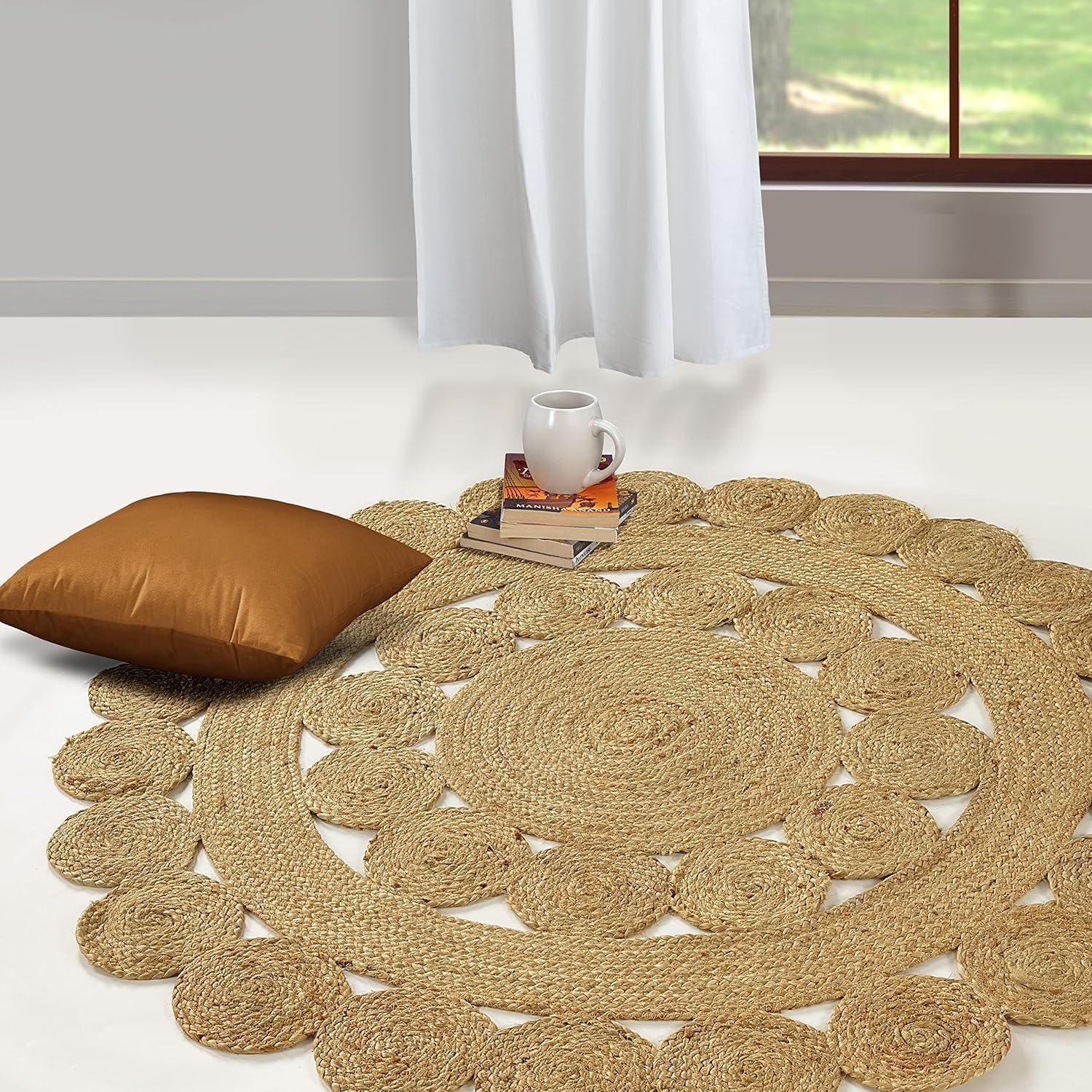 Decorative Round Carpet with Layered Ring Pattern