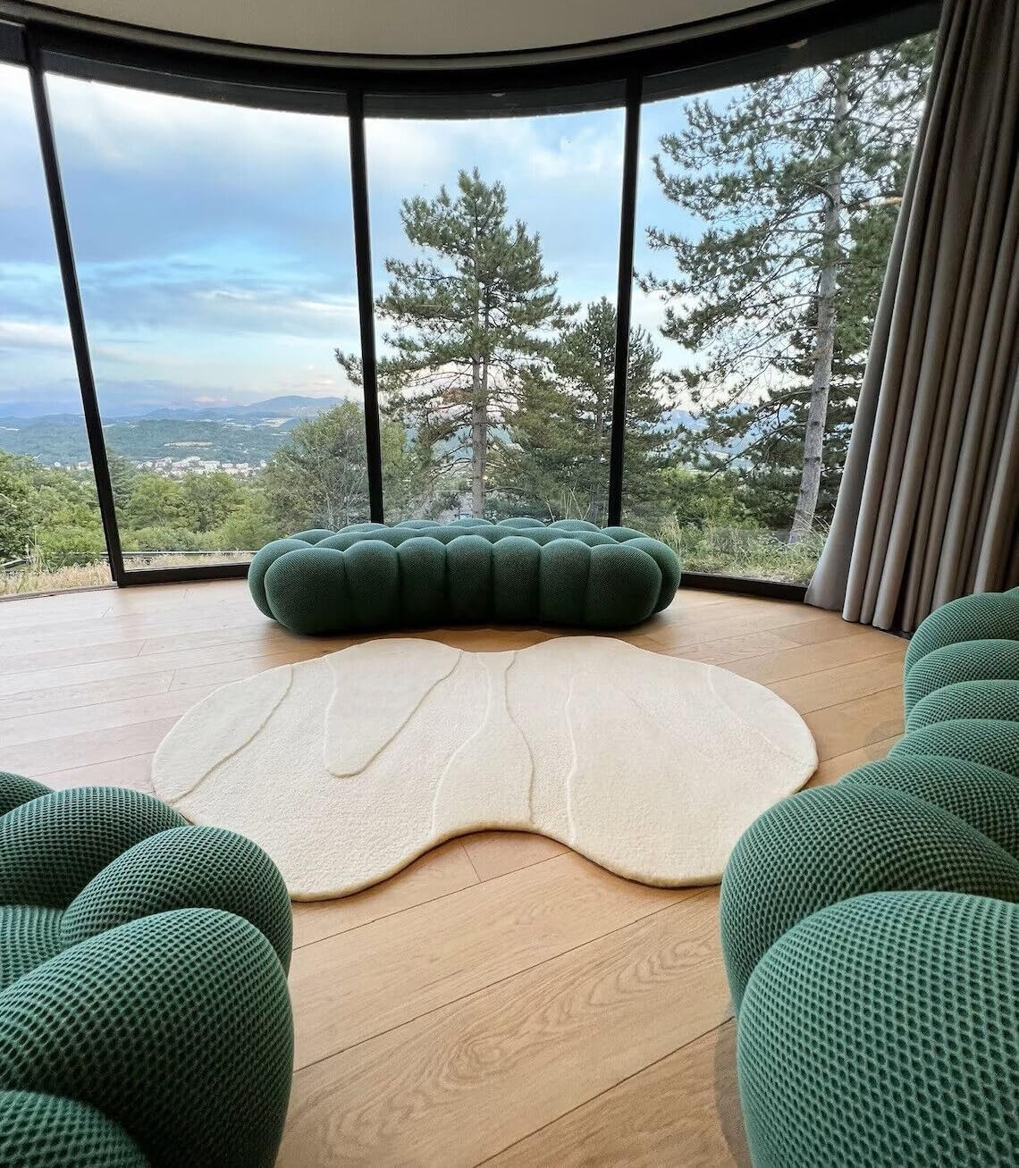 Handmade Tufted Oval Shape Carpet with Super Soft Woolen Carpet for Your Bedroom & Living Room