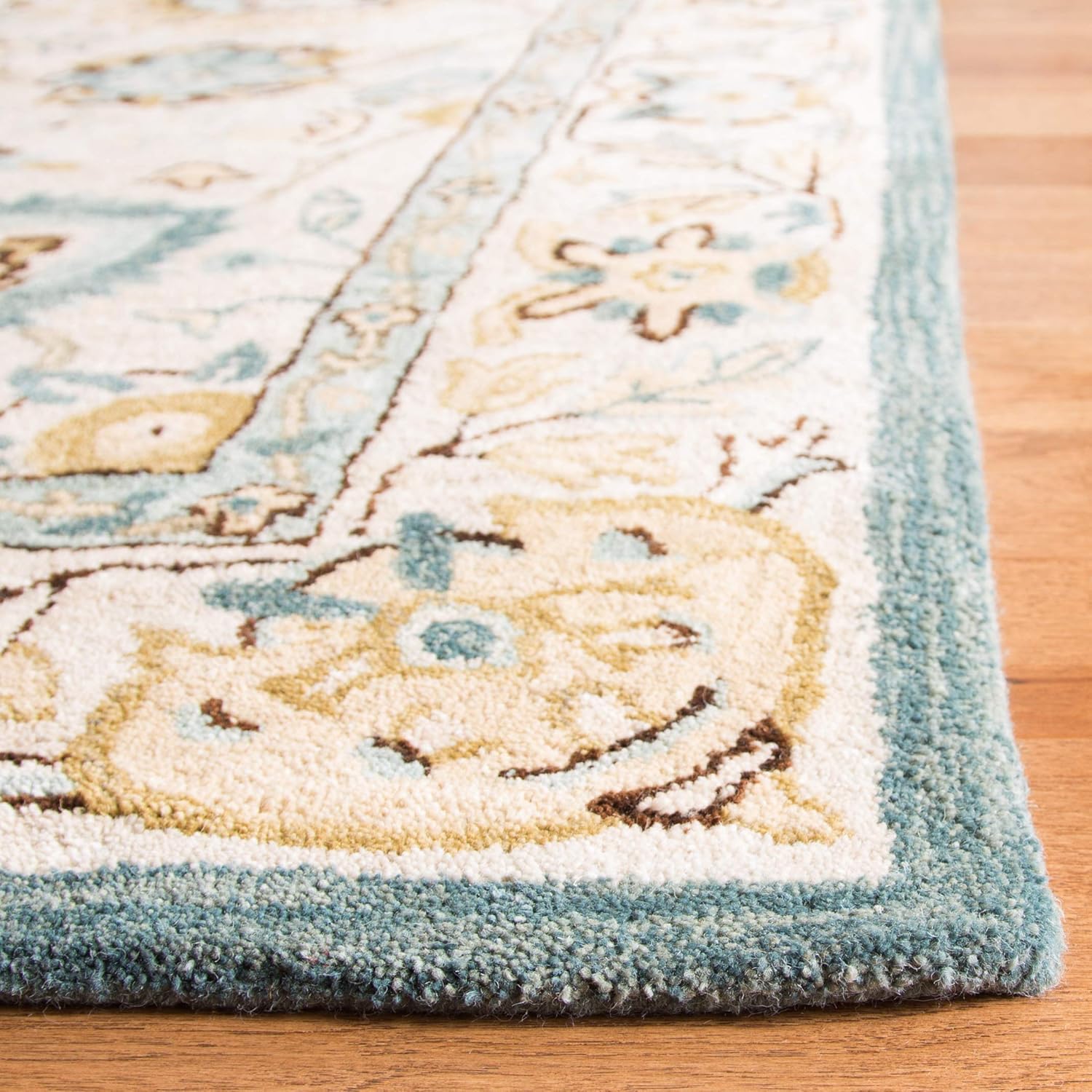 Elegant Living Room Rug