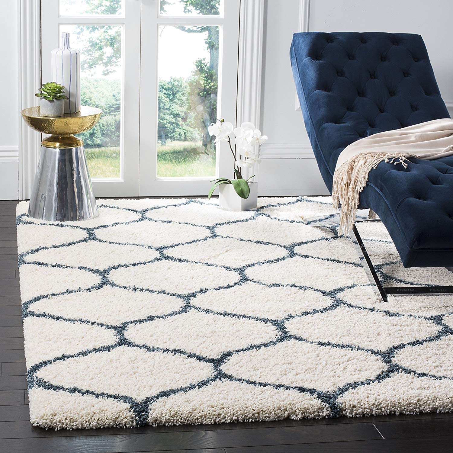 White Trellis Pattern Shaggy Carpet