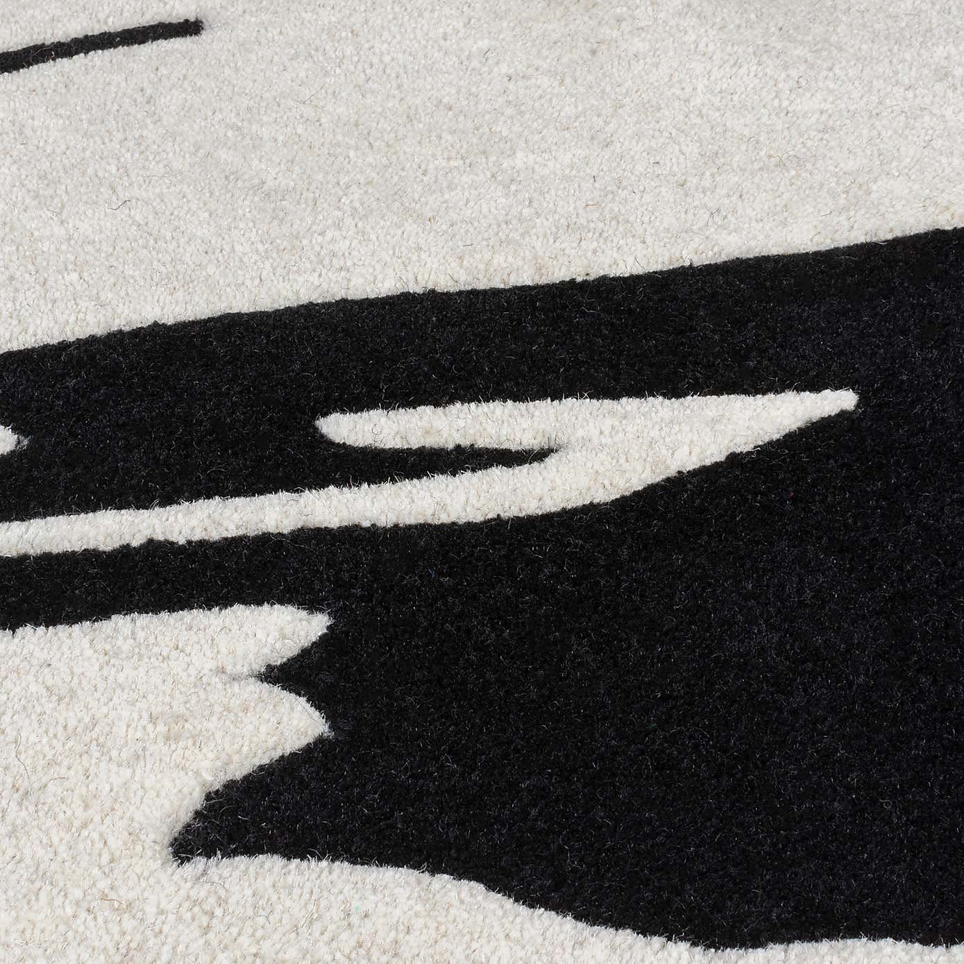 Minimalist Brushstroke Design Carpet