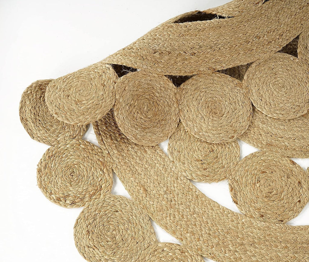 Decorative Round Carpet with Layered Ring Pattern