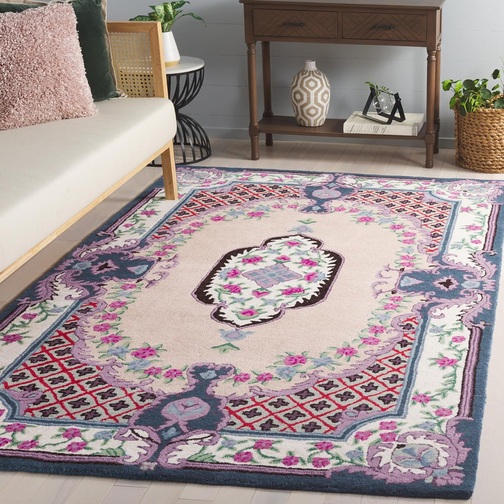 Traditional Isfahan Design Rug