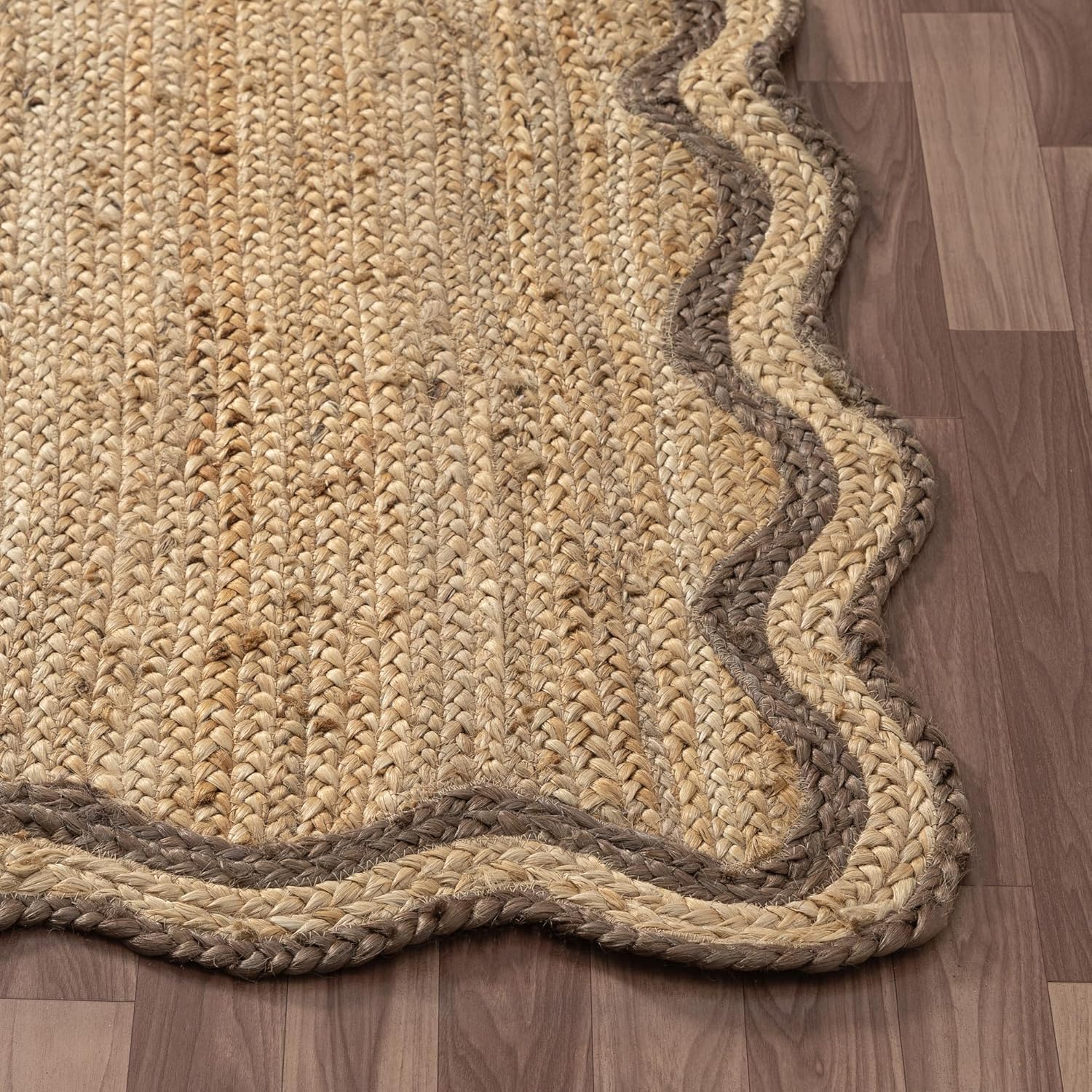 Wavy Border Jute Rug