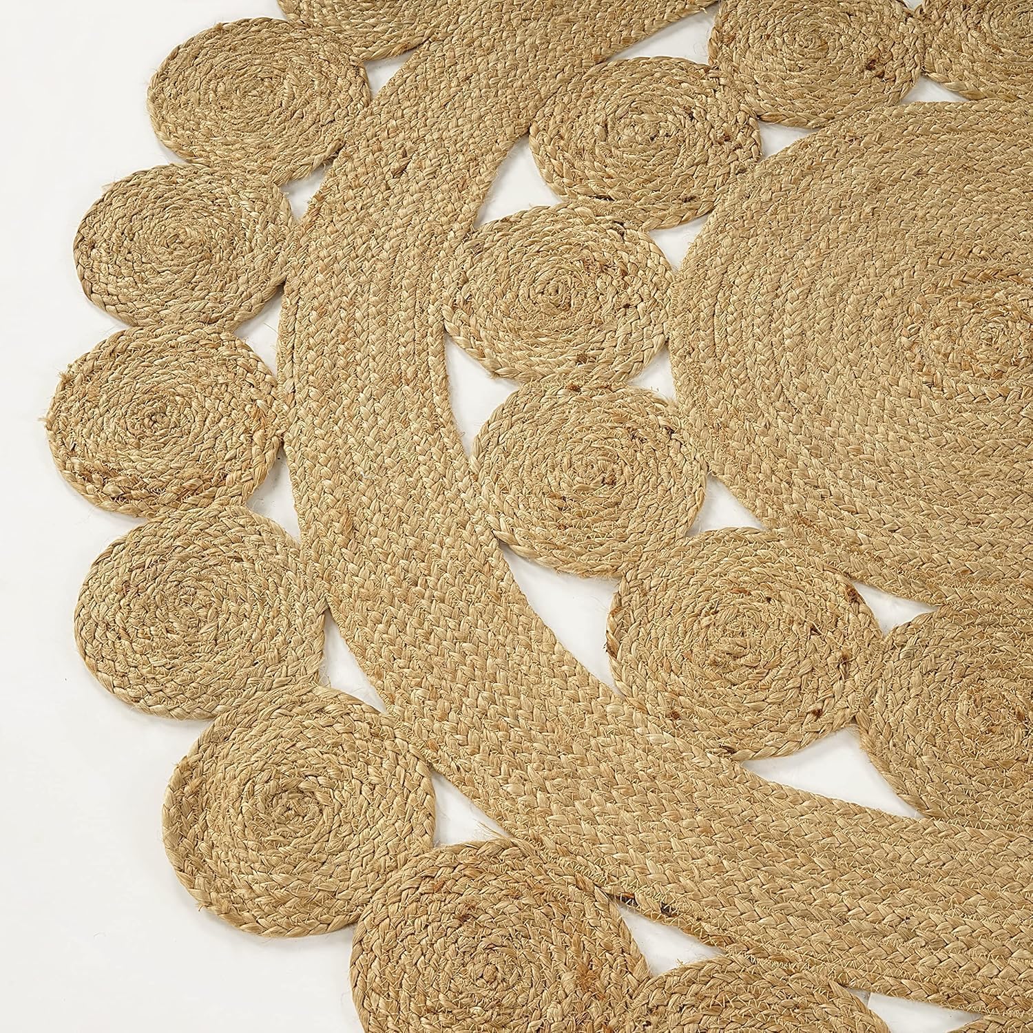 Decorative Round Carpet with Layered Ring Pattern