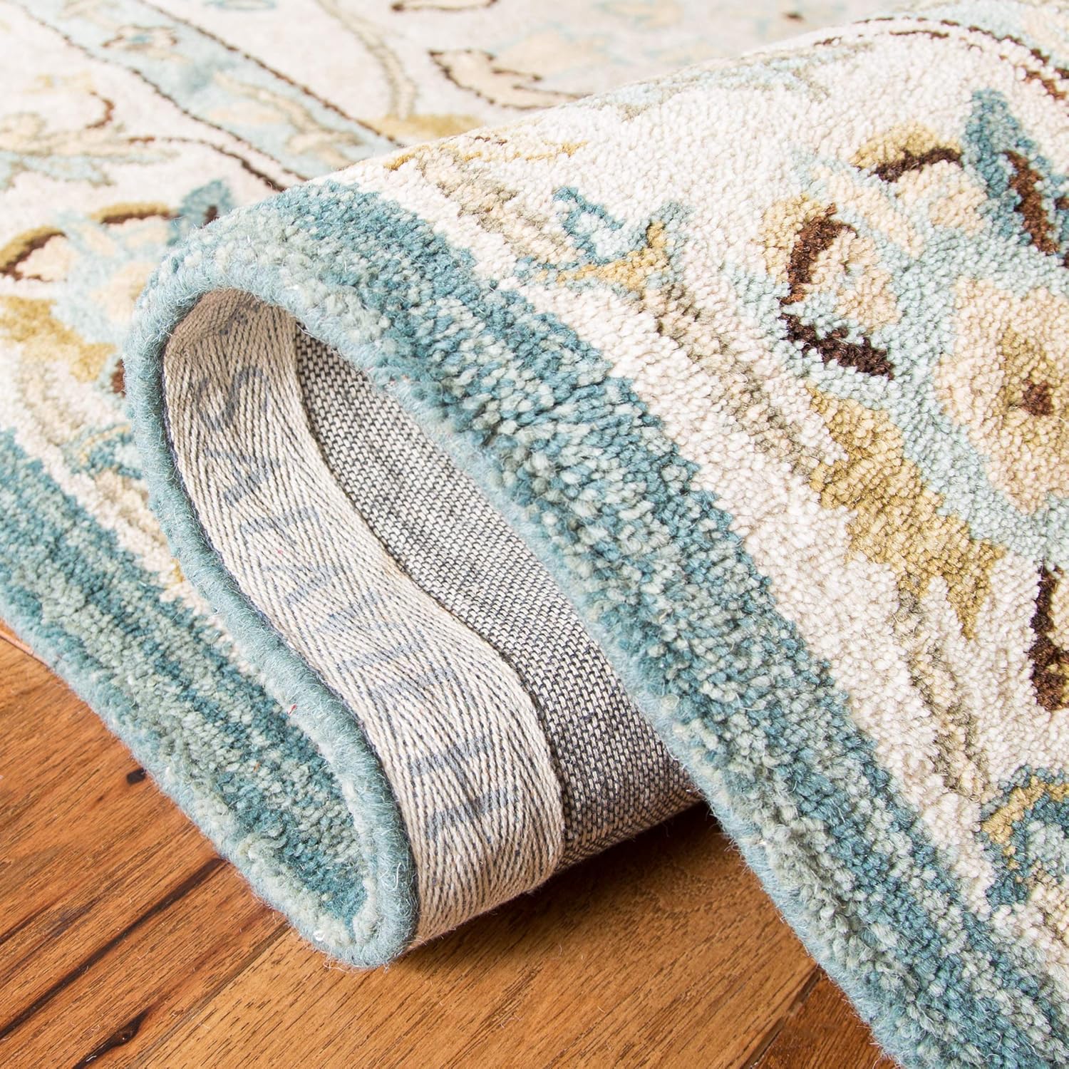 Elegant Living Room Rug