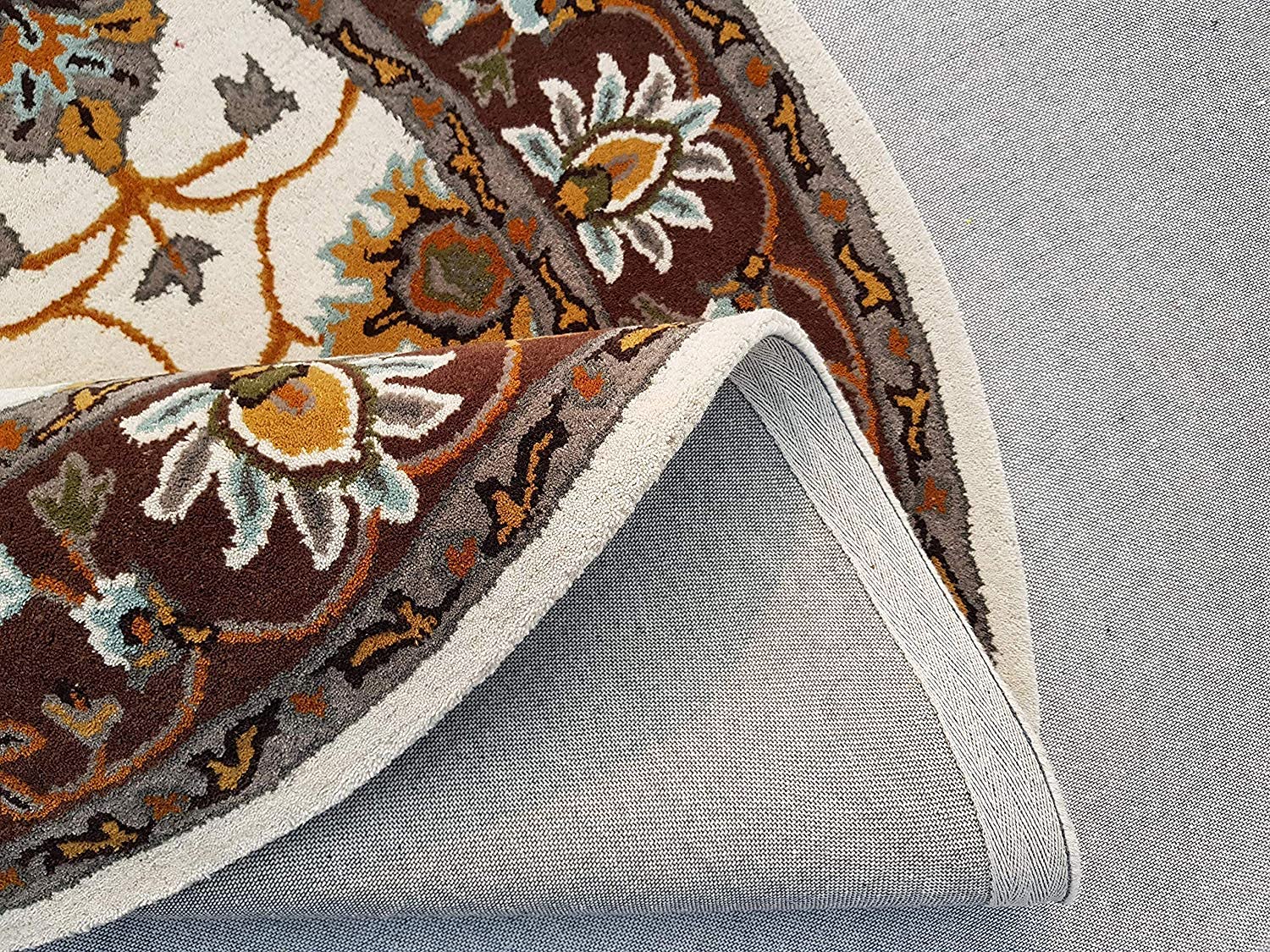 Export Quality Handmade Floral Woollen Round Carpet for Living Room