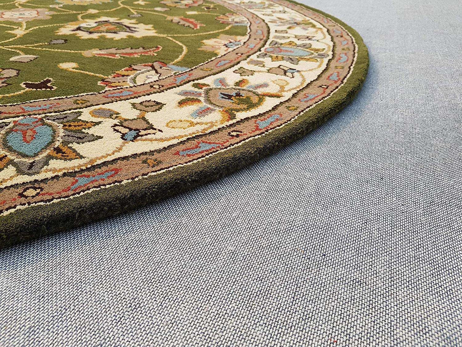 Export Quality Handmade Floral Woollen Round Carpet for Living Room