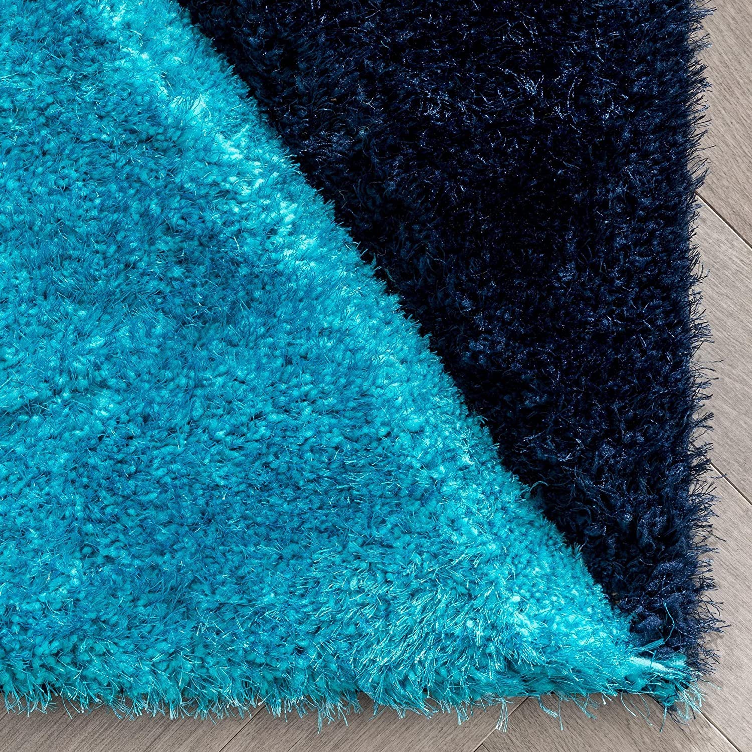 Vibrant navy tones enhance home décor carpet & Rug