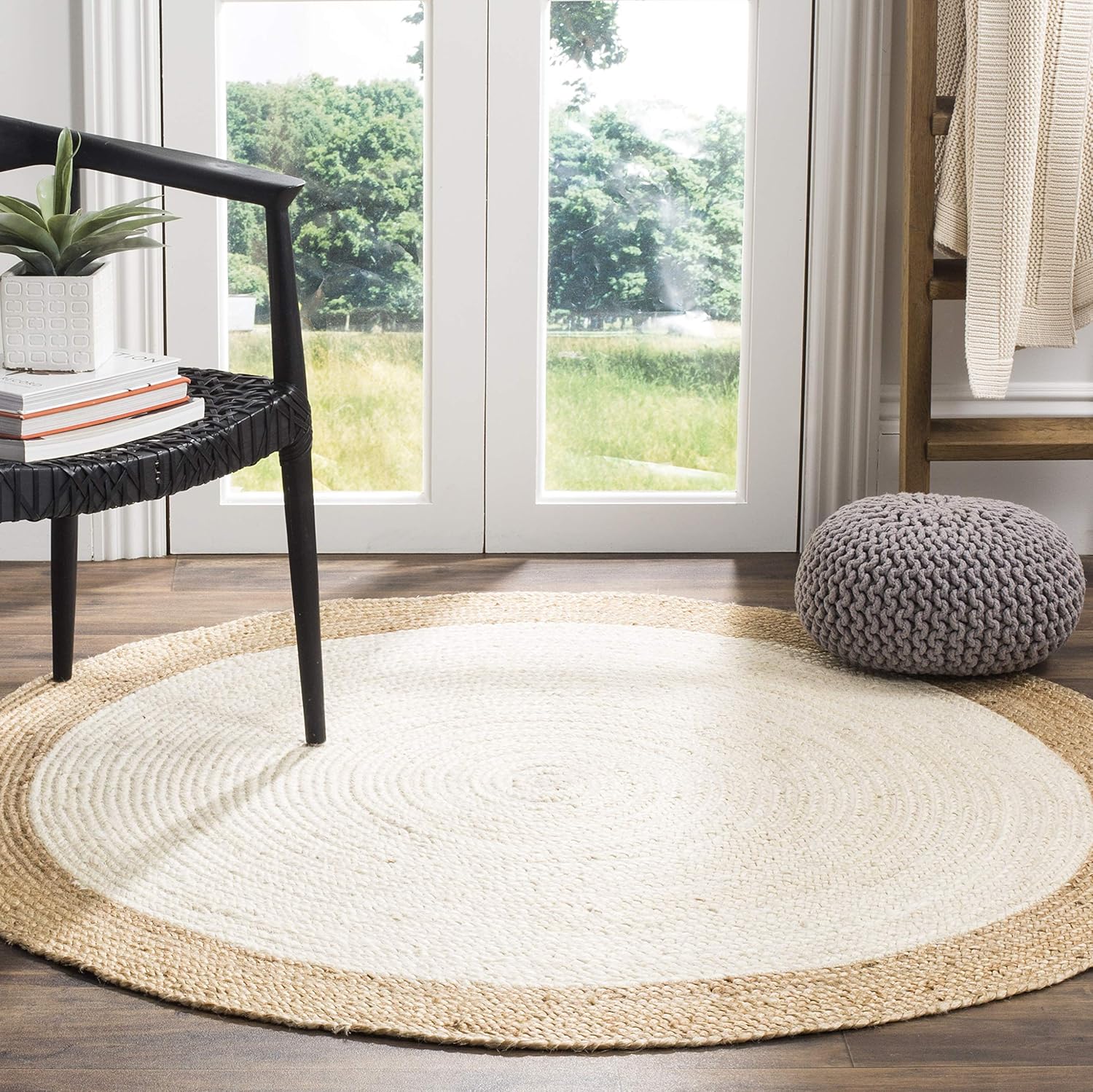 Minimalist Round Jute Carpet