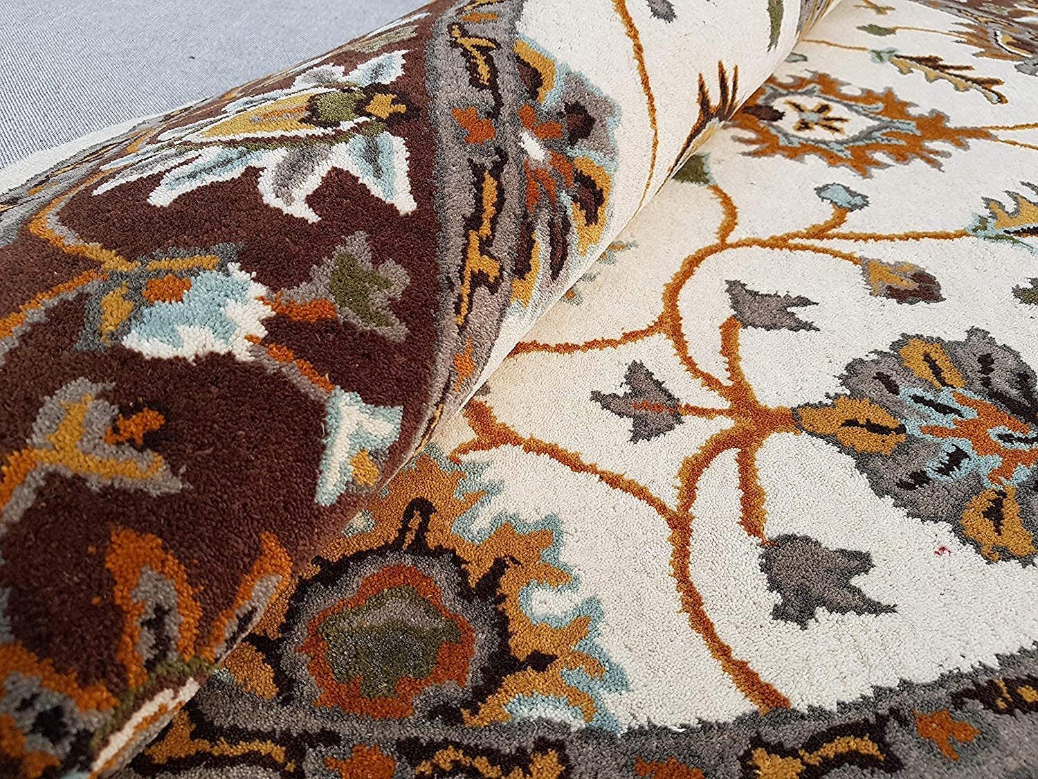 Export Quality Handmade Floral Woollen Round Carpet for Living Room