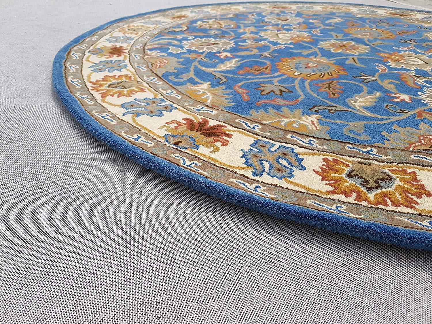 Export Quality Handmade Floral Woollen Round Carpet for Living Room