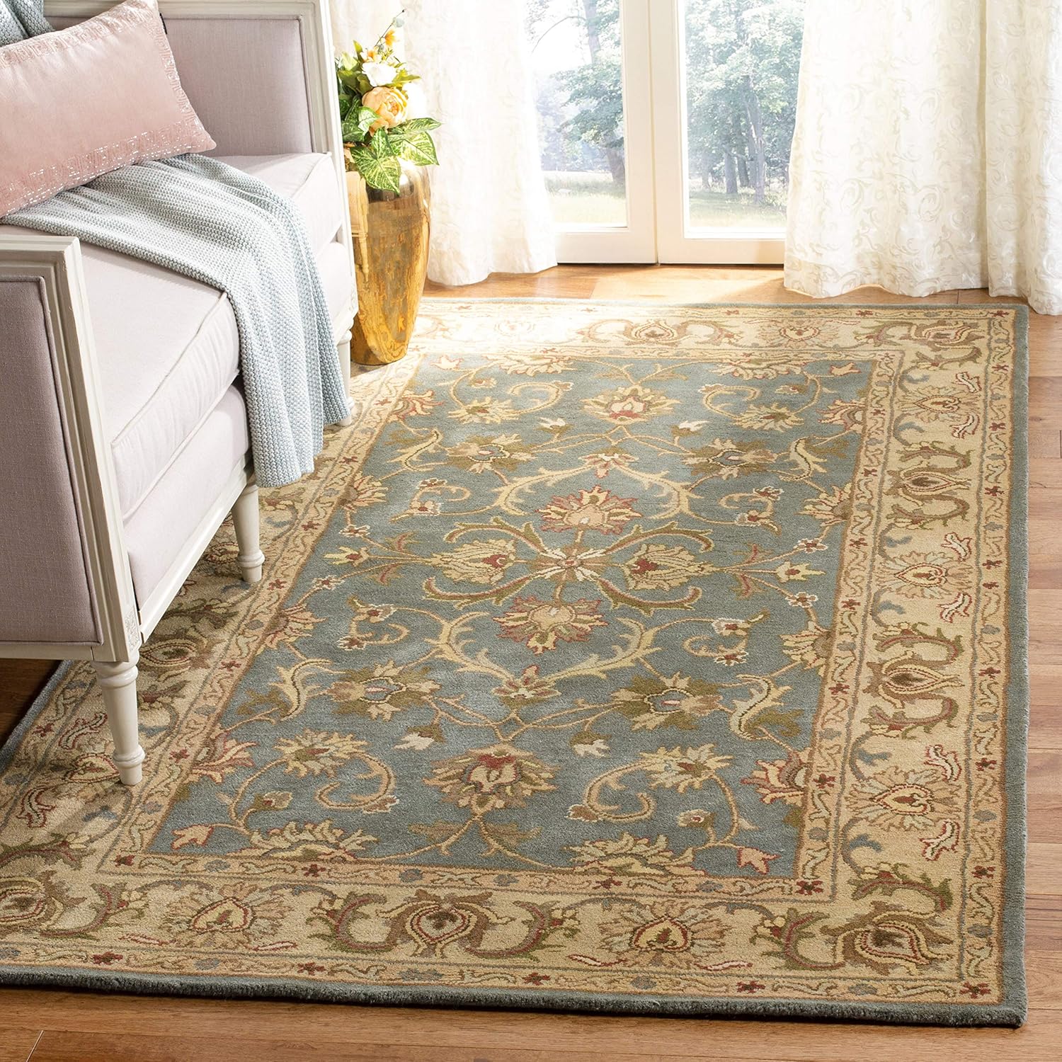 Ornate Traditional Border Rug