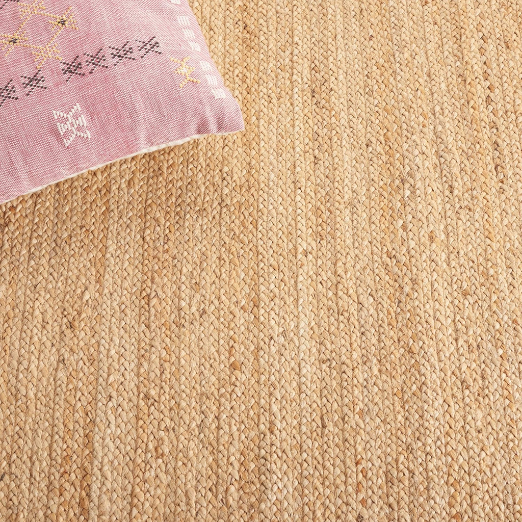 Scallop Edge Jute Rug