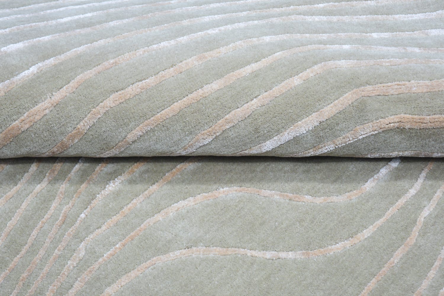 Silver Wave Contour Irregular Rug