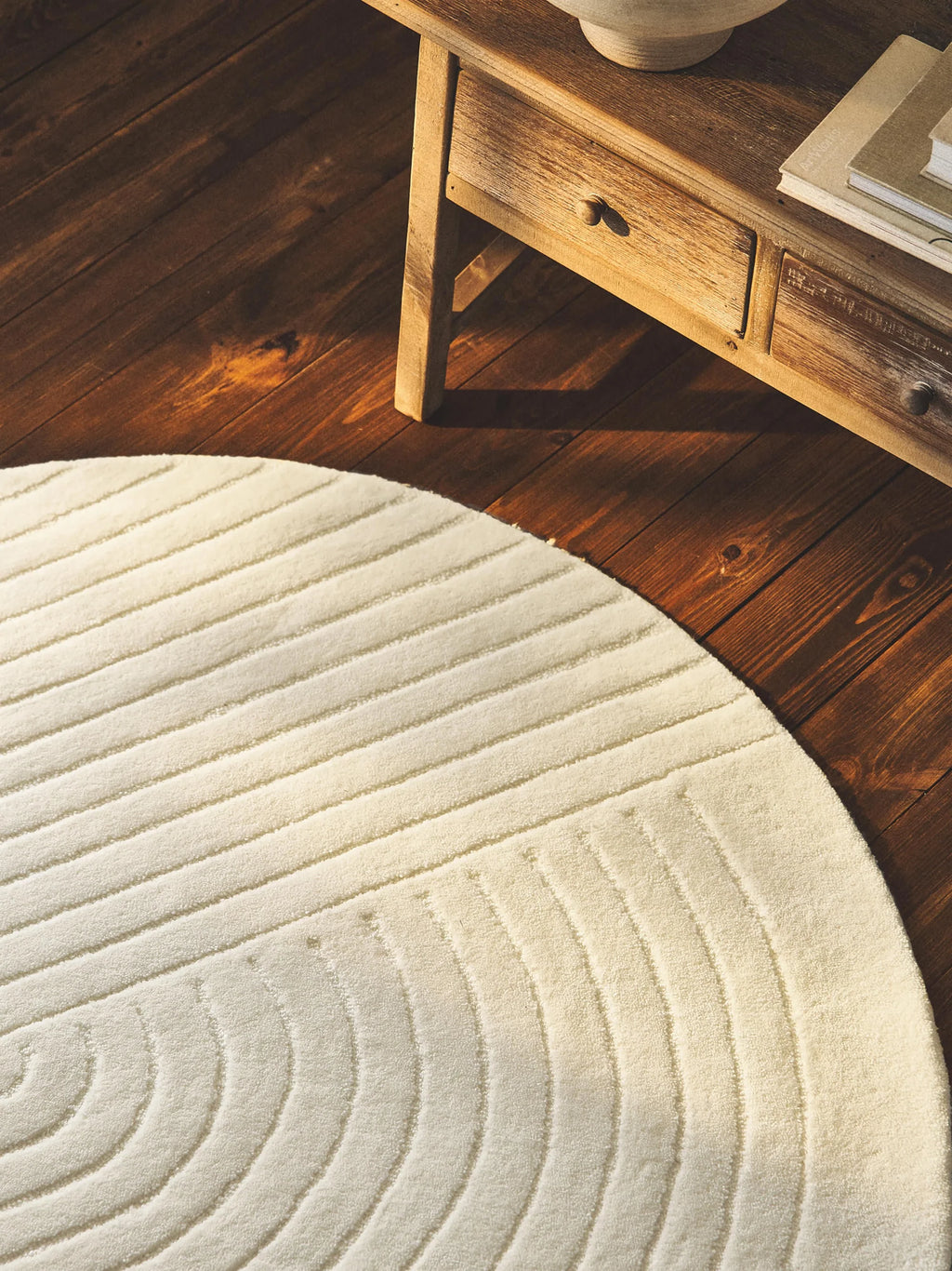 Ivory Modern Line Design Round Carpet