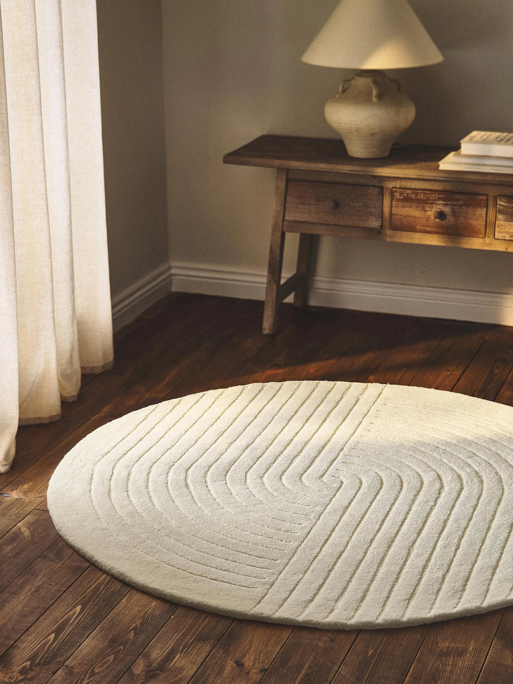 Ivory Modern Line Design Round Carpet