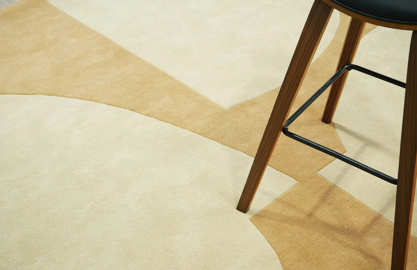 Ivory Dune Abstract Handcrafted Rug