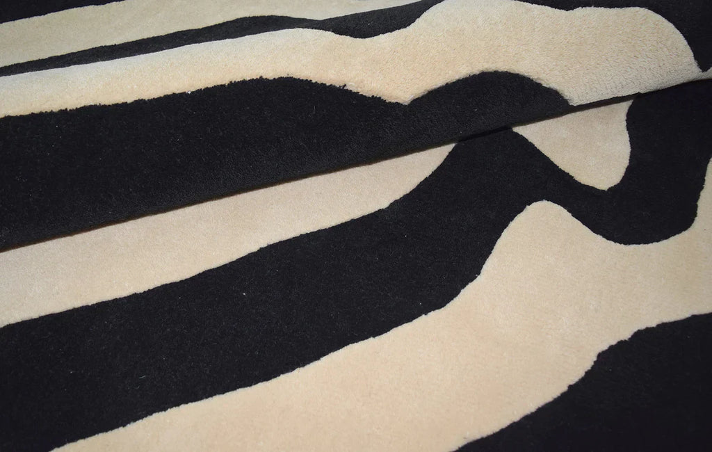 Noir Fluid Deformation Irregular Rug
