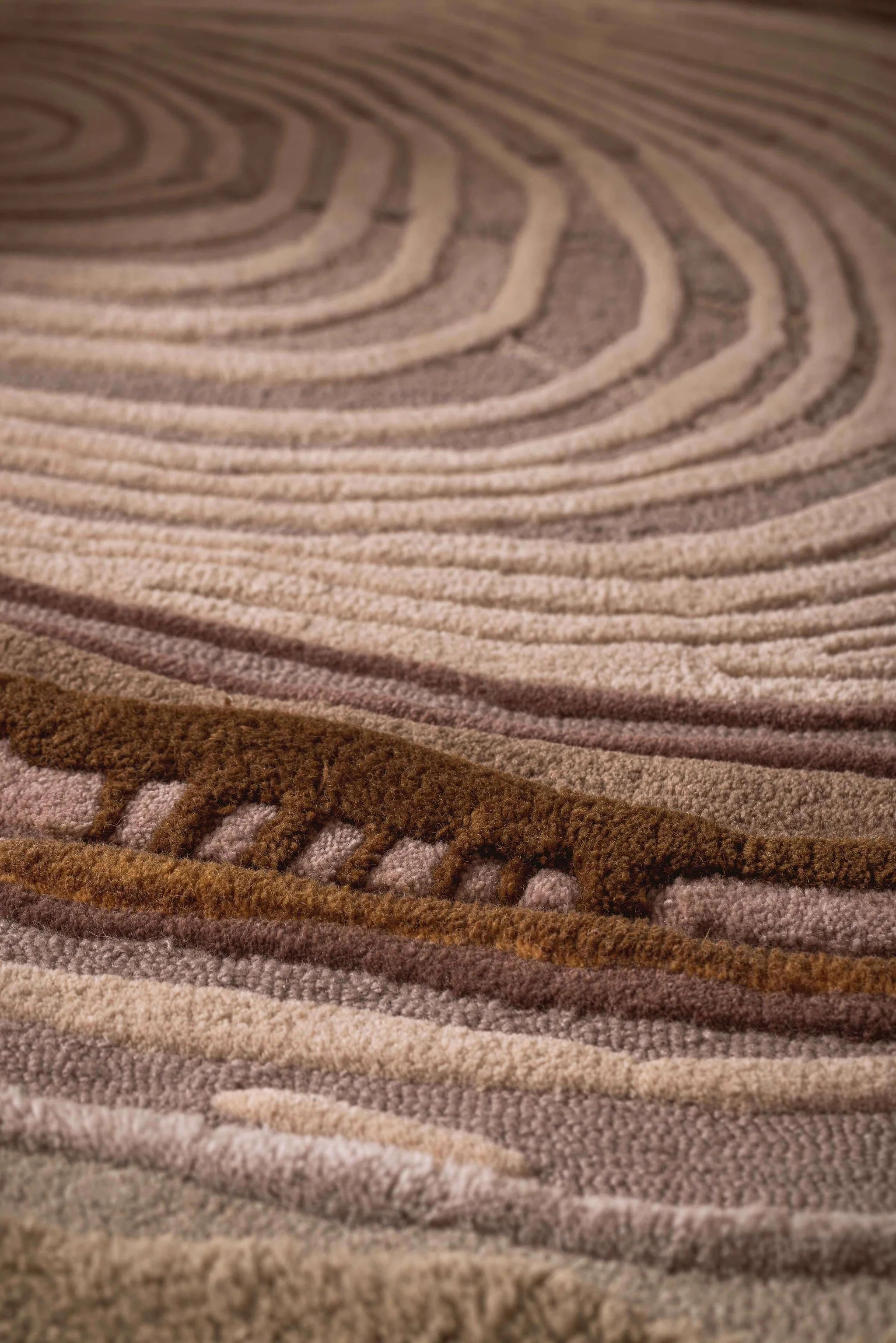 Exclusive Abstract Contour Luxury Area Rug