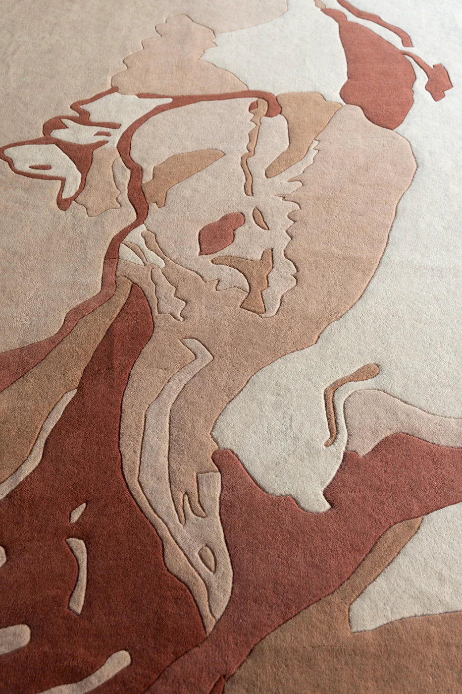 Lumina Conch Silhouette Hand-Tufted Rug