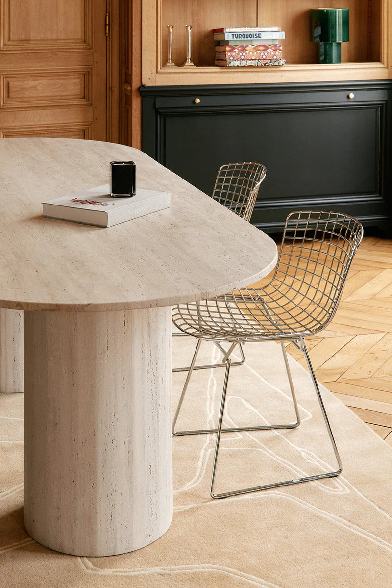 Elegant Neutral Carpet with Continuous Line Detailing