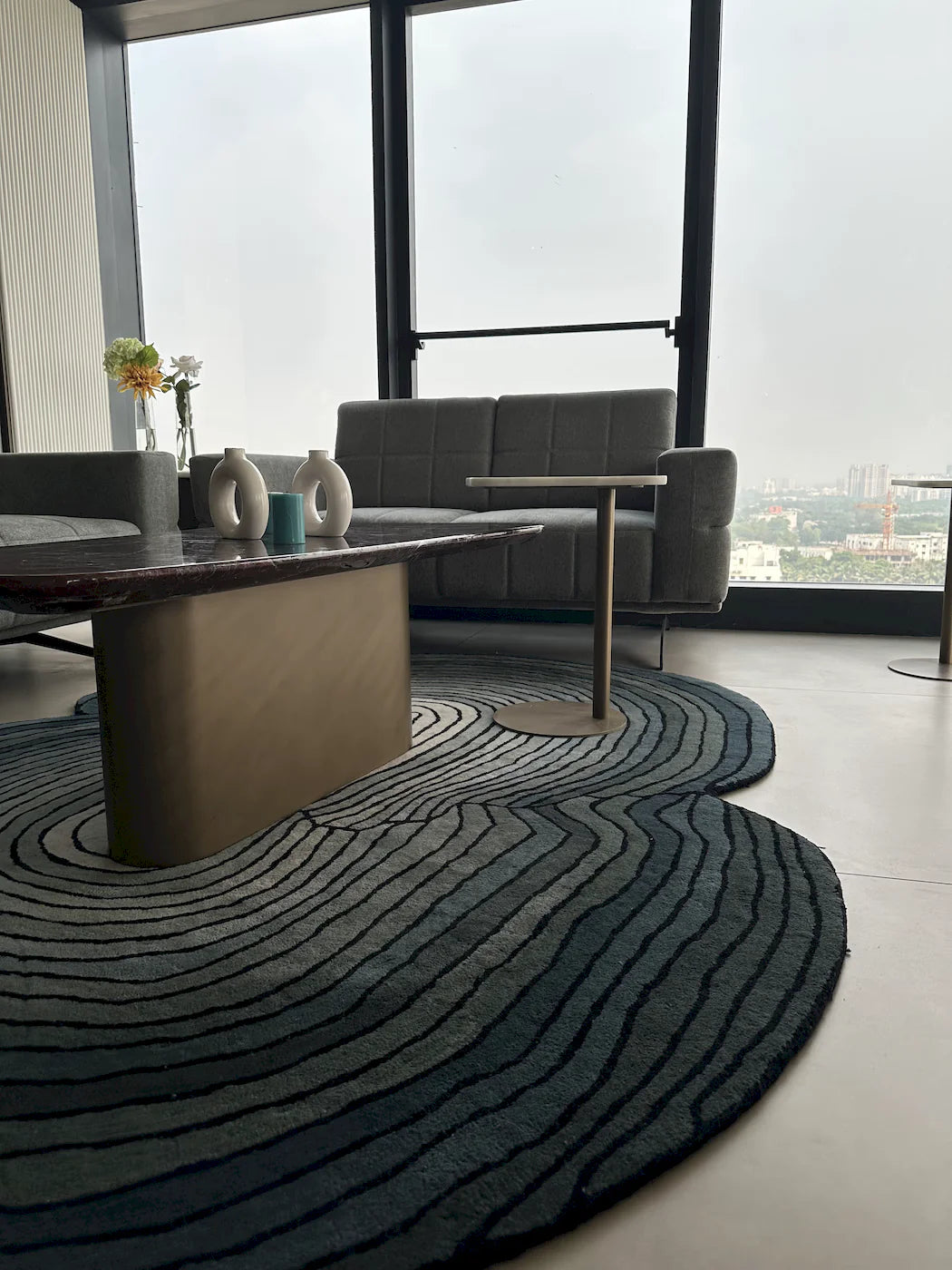 Ombre d'Ébène Hand-Tufted Rug
