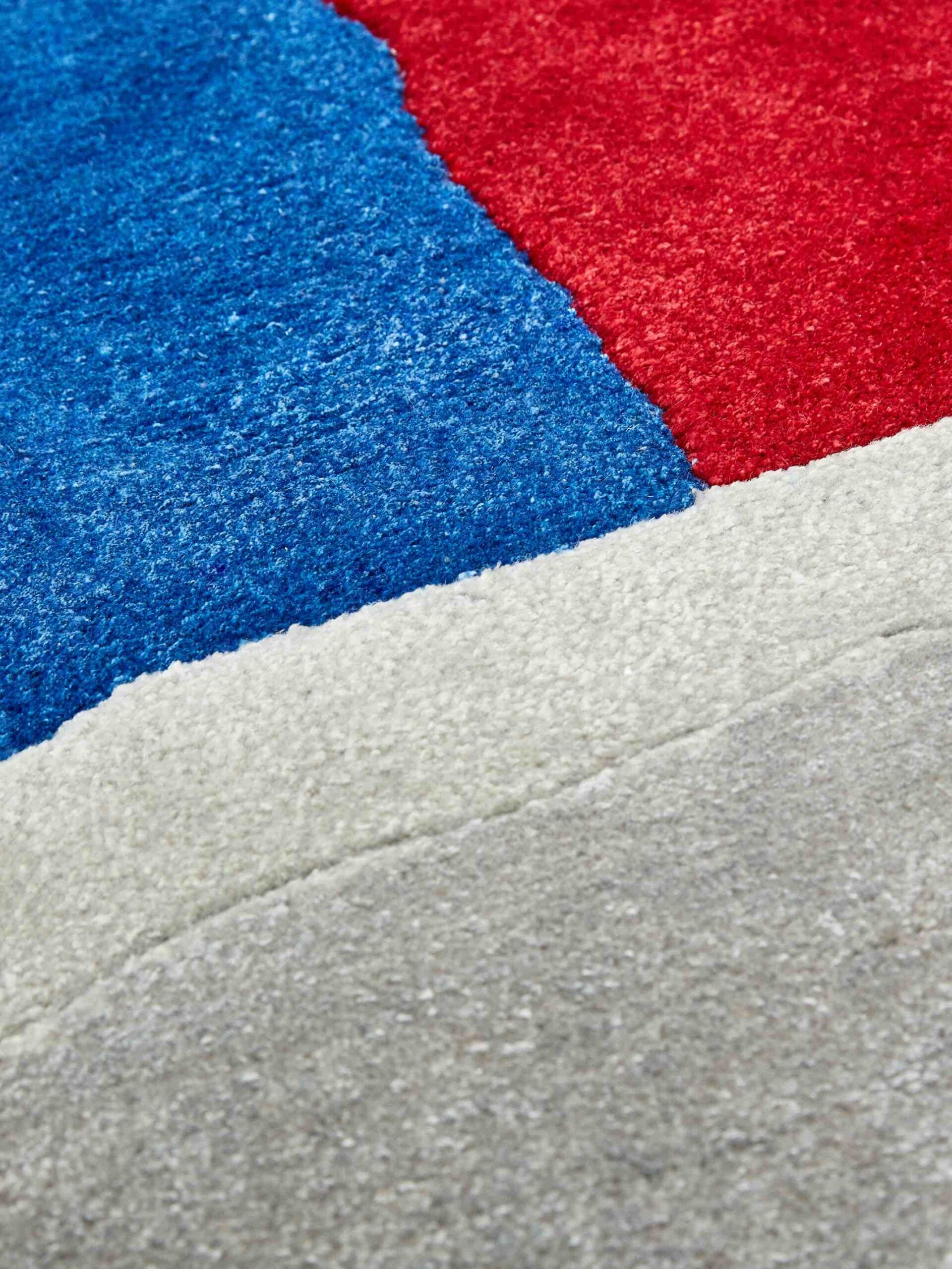 Hand-Carved Luxury Wool Rug